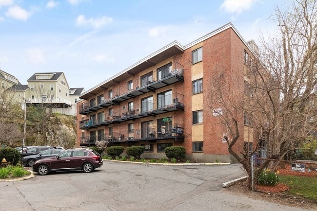 Building Photo - 5 Linda Ln