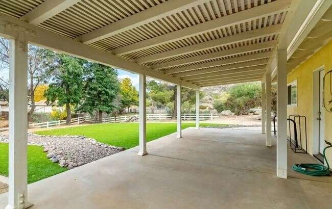 Building Photo - 3 Bedroom 2 Bathroom Home in Wine Country!