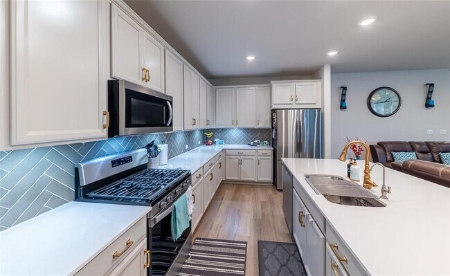 Building Photo - 2440 Berryville Ln