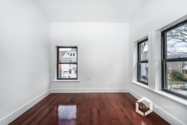 Building Photo - 4 bedroom in BROOKLYN NY 11218