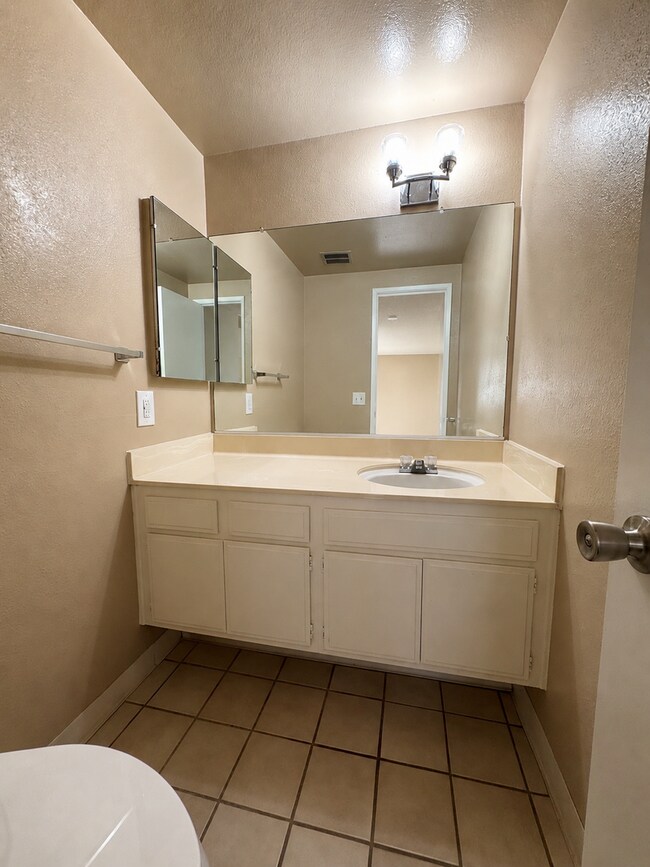 Building Photo - 7313 Unicorn Cir