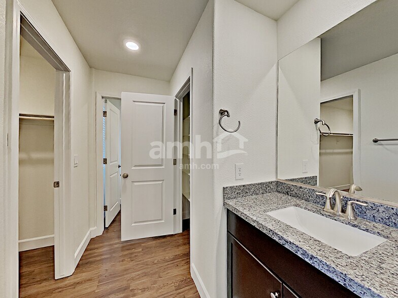 Building Photo - 8128 Inhibition Ct