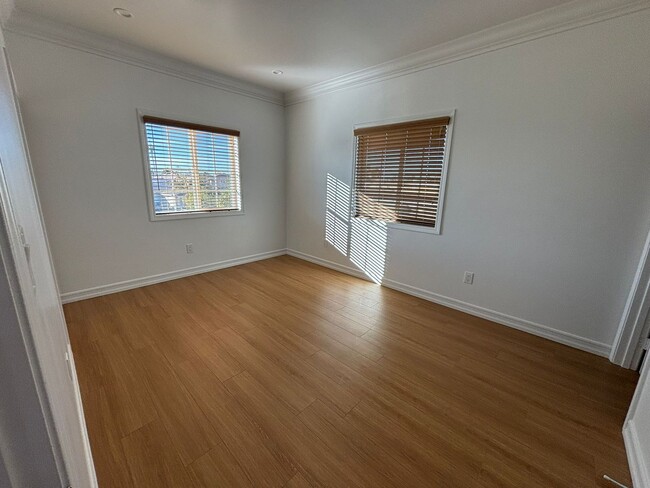 Building Photo - Beautifully Remodeled 3-Bedroom Upstairs H...