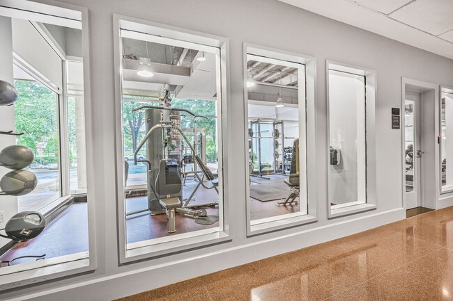 Building Photo - Beautifully Renovated 1BR Condo With Balco...