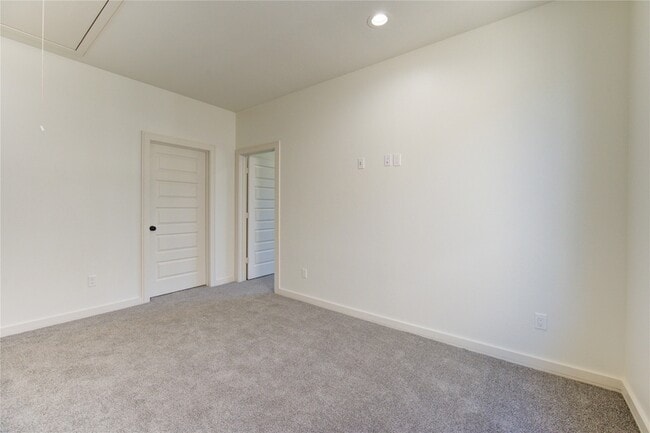 Building Photo - 2922 El Fenice Ln