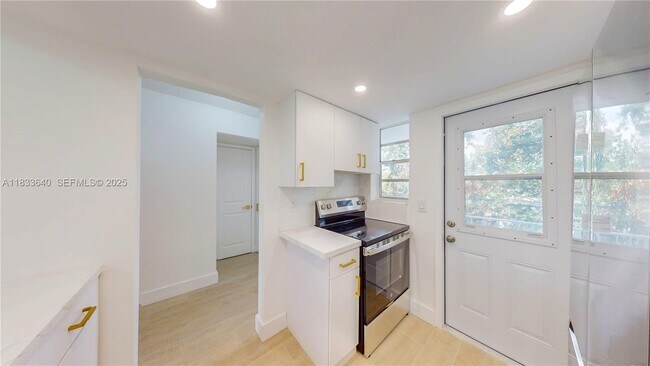 Building Photo - 1333 E Hallandale Beach Blvd