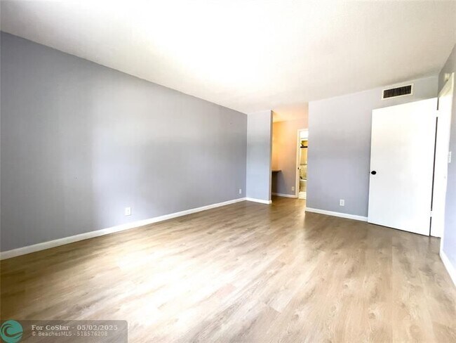 Building Photo - 2801 NW 47th Terrace