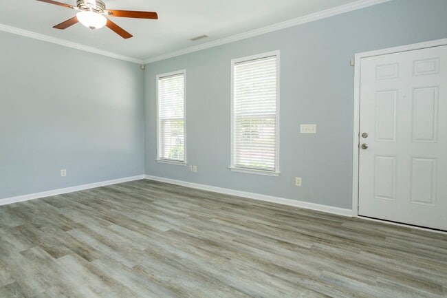 Building Photo - Peaceful 3-Bed, 2-Bath End Unit Townhome i...