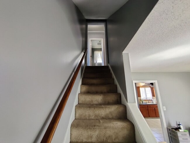 Building Photo - BEAUTIFUL Waterbury Cape w/ 4 Bedrooms, 2 ...
