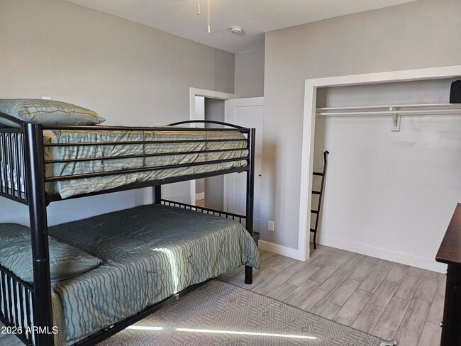 Building Photo - 1402 S 10th Ave