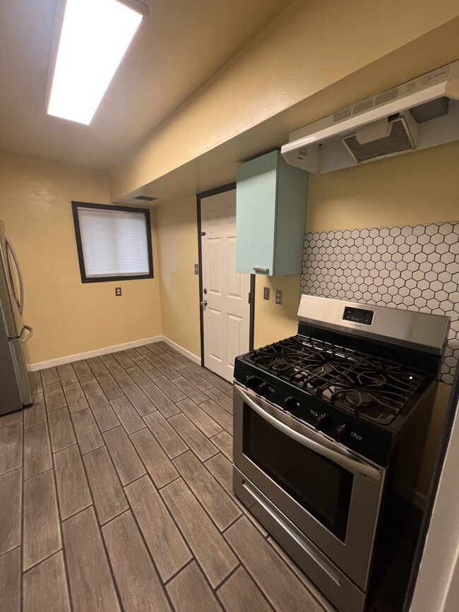 Building Photo - 2217 Madera Rd