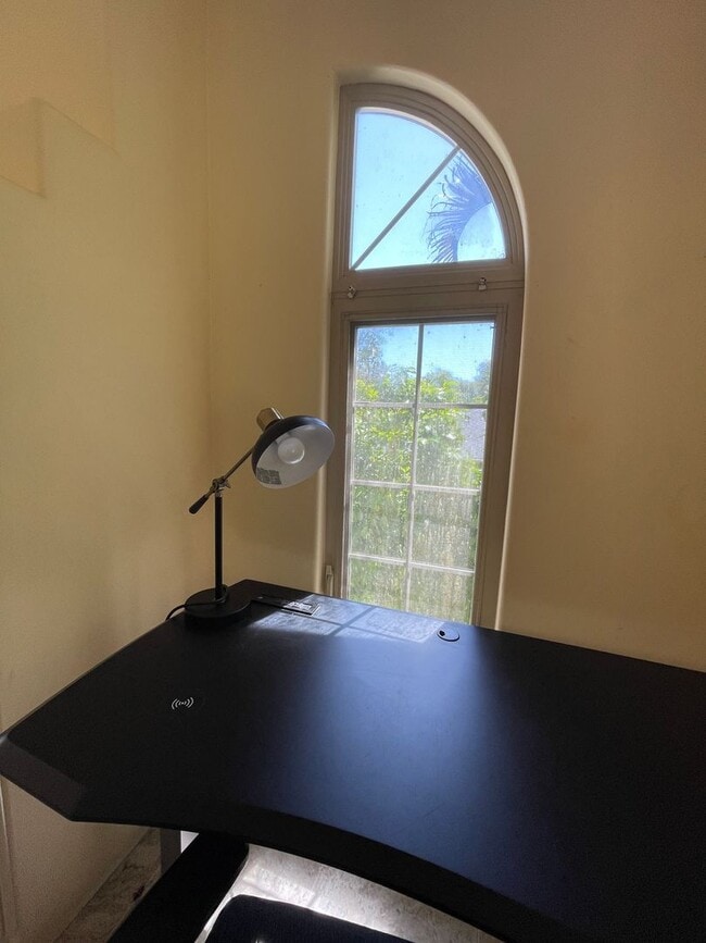 Building Photo - Spacious 4-Bedroom Retreat in Haiku with S...