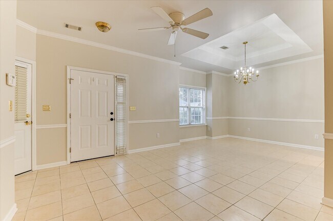 Building Photo - 2937 Hillcreek Dr