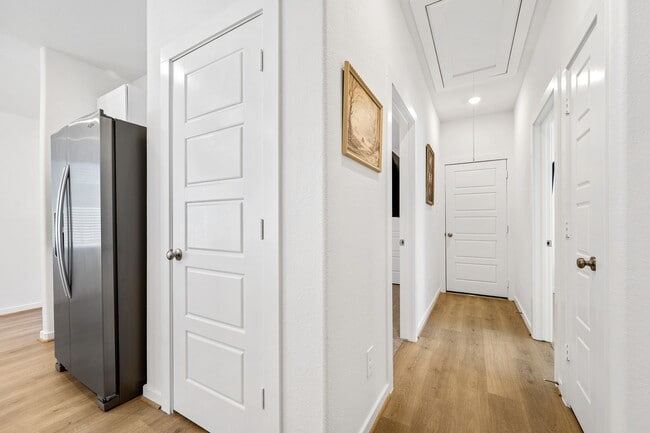 Building Photo - 1940 Velvet Oak Ln