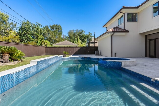 Building Photo - 4134 Bellefontaine