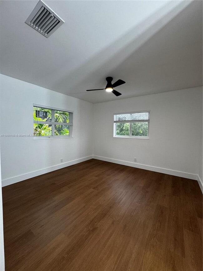 Building Photo - 1460 SW 24th Ct