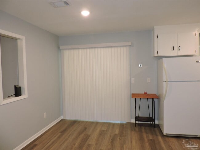 Building Photo - 6970 Woodley Dr