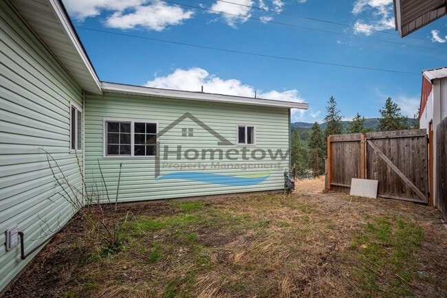 Building Photo - Post Falls Riverfront Home!