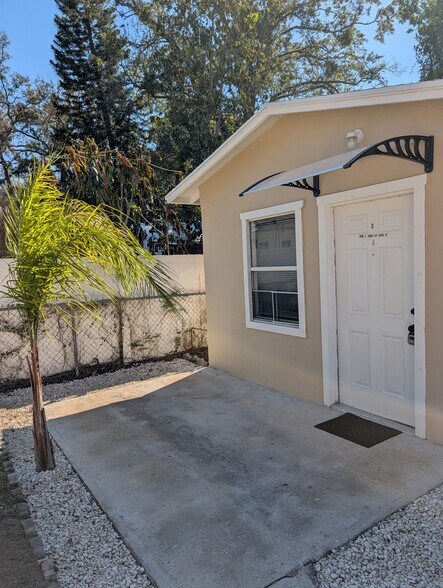 Building Photo - 1901 E Noel St