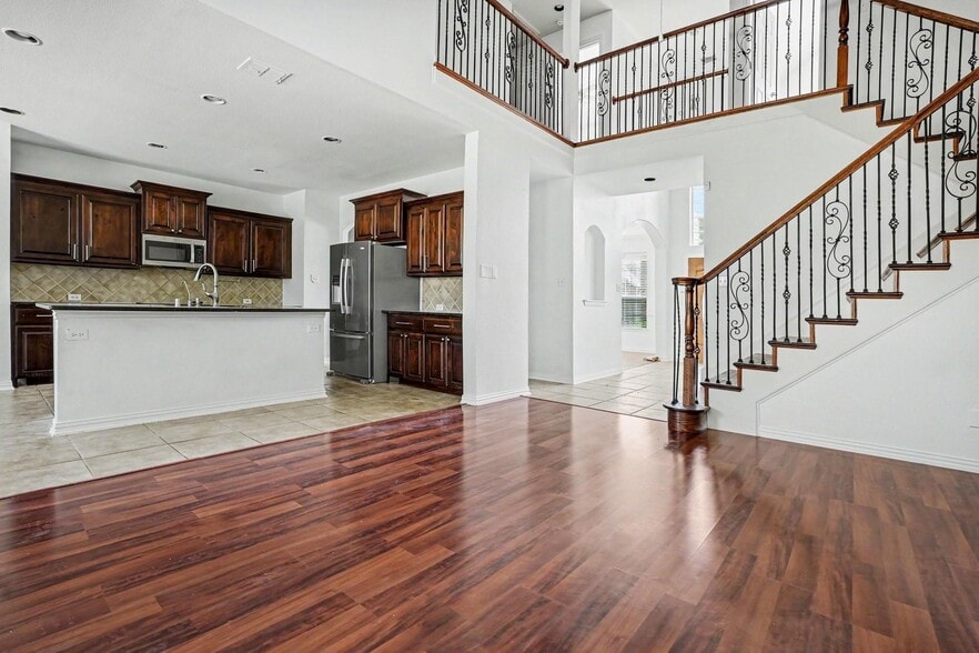 Building Photo - 3023 Riverwood Ln