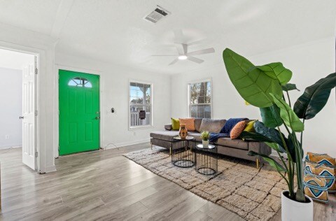 Building Photo - Free 50 inch flat screen TV with Signed Lease