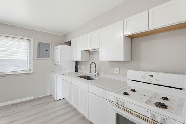 Building Photo - 14921 Myola Ave