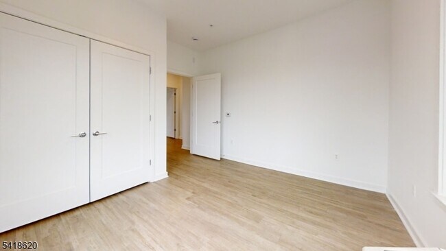 Building Photo - 1181 Morris Ave