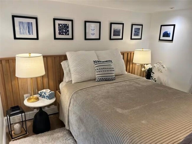 Building Photo - 207 Main Ave