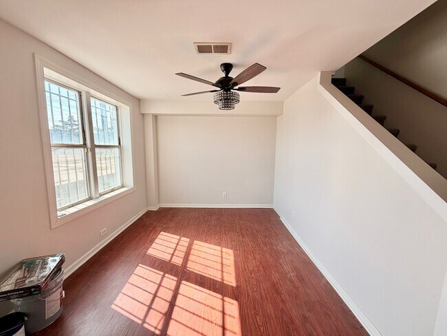 Building Photo - 813 Fisher Ave