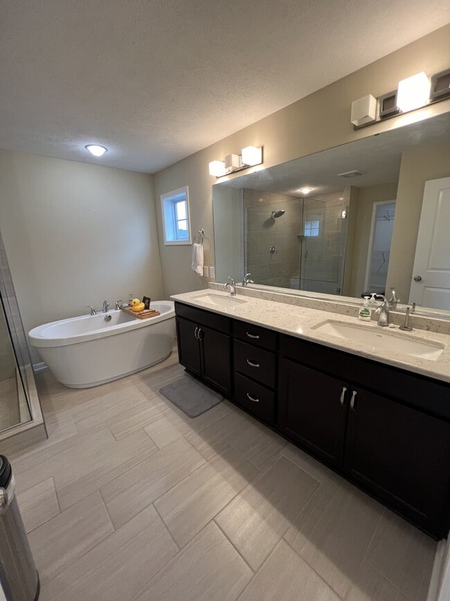 Building Photo - 2738 Kittansett Dr