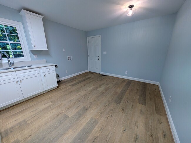 Building Photo - 1274 Tredwell Dr