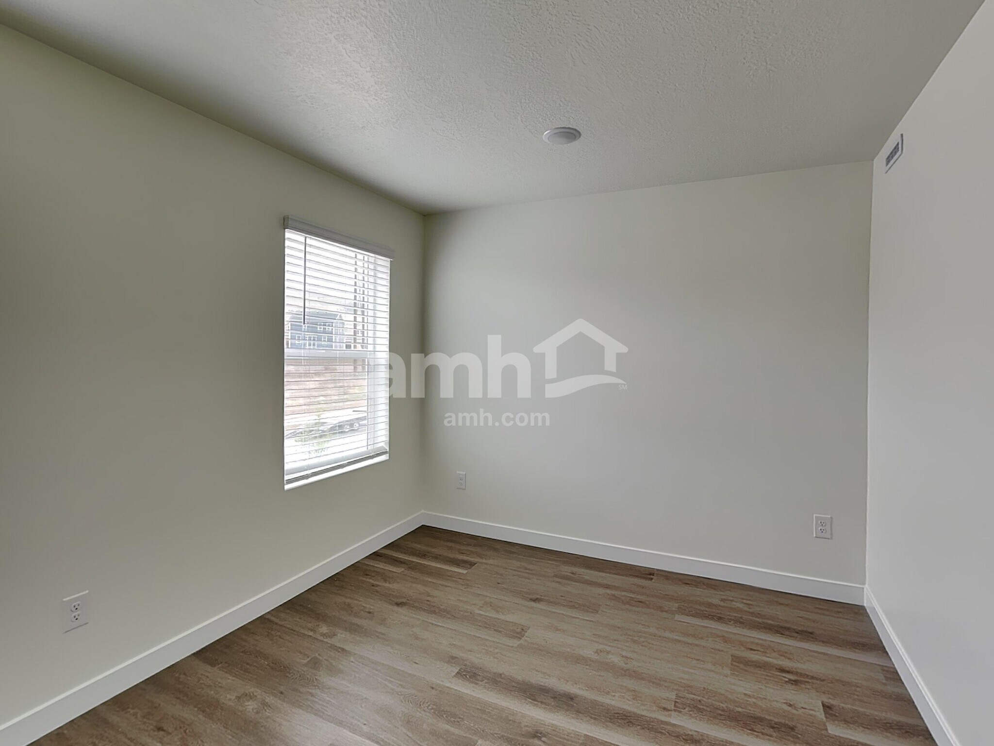 Building Photo - 1256 W Mahogany St