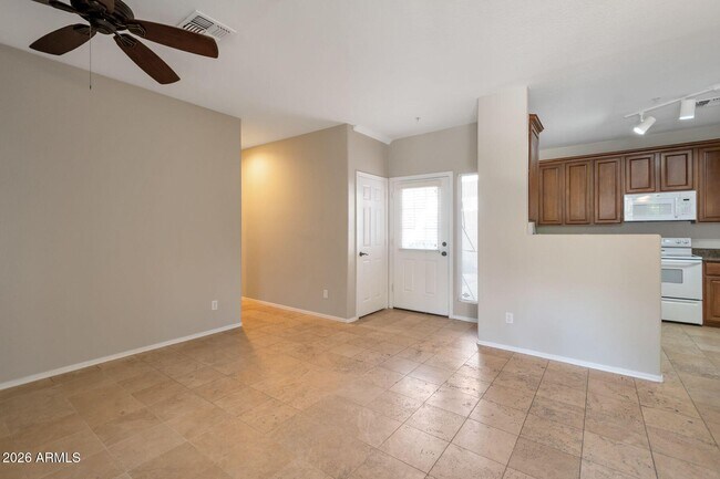 Building Photo - 1633 E Lakeside Dr