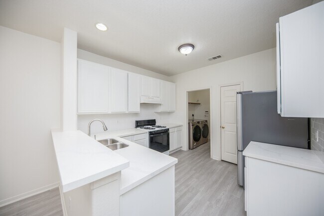 Building Photo - 2922 Copper Cliff Dr