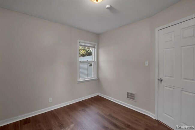 Building Photo - 1109 Shadowlawn St