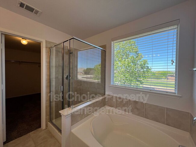 Building Photo - 9221 Comanche Ridge Dr