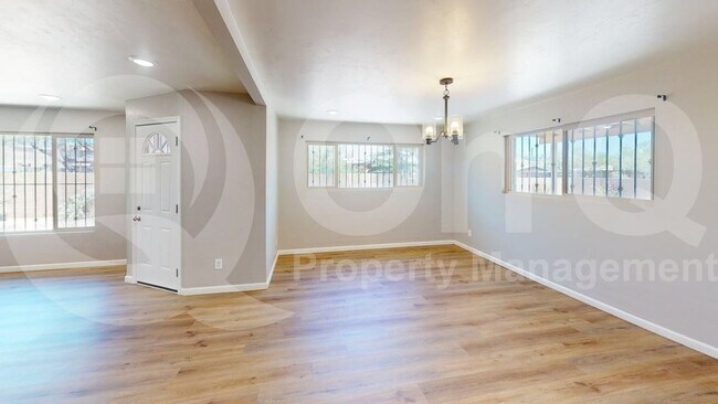 Building Photo - 1303 N Walnut Blvd
