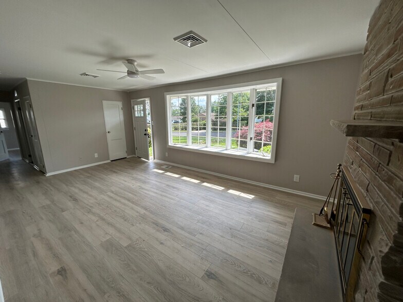Building Photo - 104 Elmwood Rd
