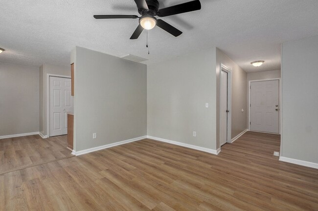 Building Photo - Charming 3 bedroom house in Springfield,MO!