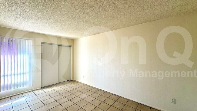 Building Photo - 2662 N 43rd Ave
