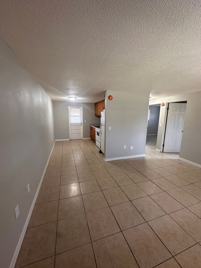 Building Photo - $500 off move in special 2 bedroom 1 bath ...