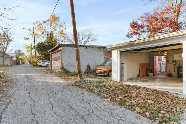 Building Photo - 210 W South St