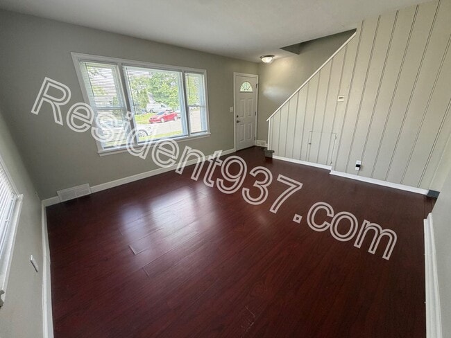 Building Photo - 3 Bed 1 bath