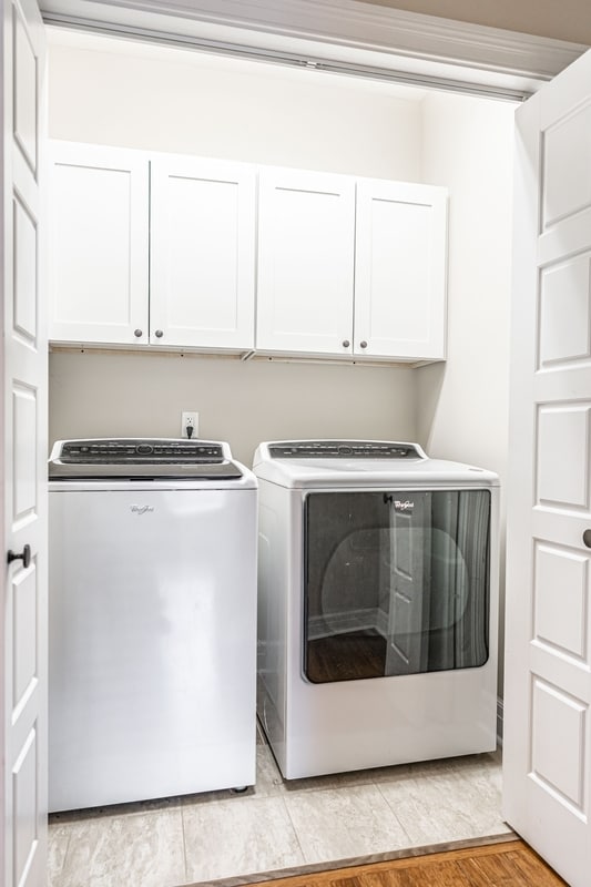 Building Photo - 445 N May St