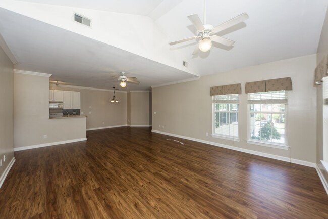 Building Photo - 3 Bedroom 2 Bath Condo in Dunes West (Elli...