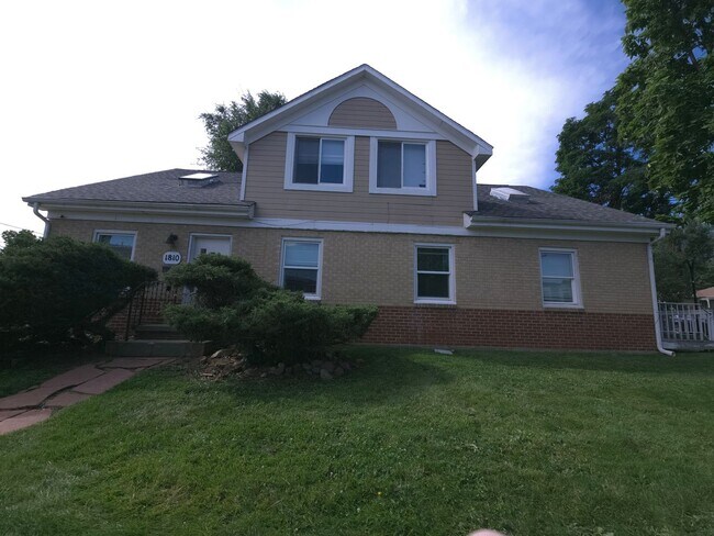 Building Photo - 896 18th St