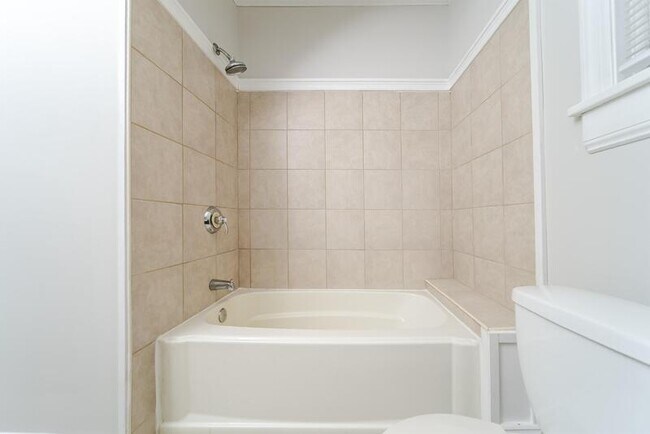 Building Photo - 11 Mann Ave