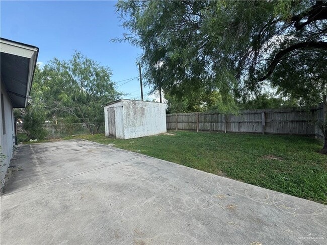 Building Photo - 404 S 20th Ave