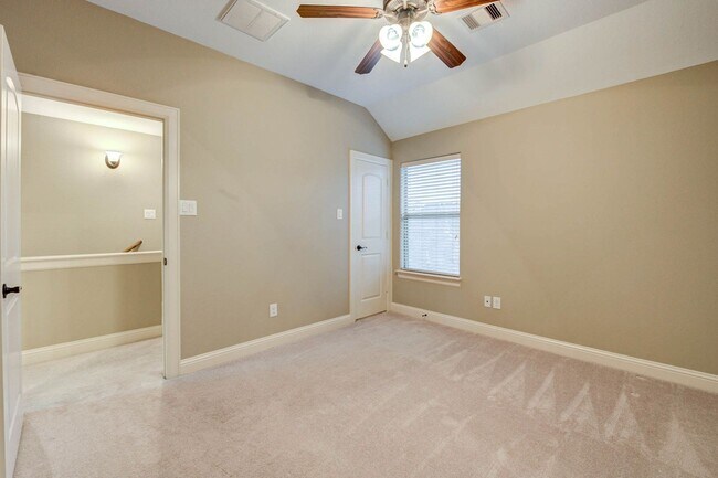 Building Photo - Welcome to this stunning 3-bedroom, 3.5-ba...