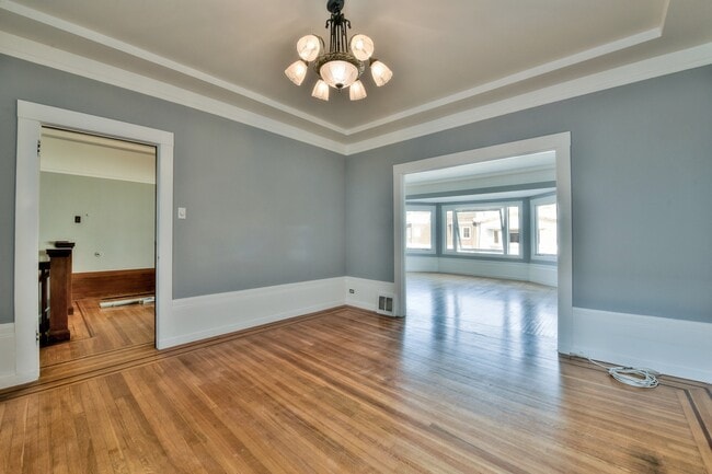 Building Photo - Baker Street 2753-55